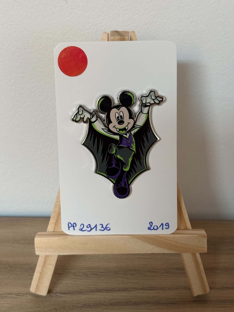 Pin Mickey vampire